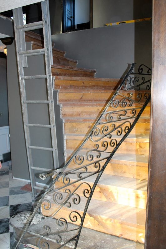 taking off iron stair railing - Construction2Style via @Remodelaholic